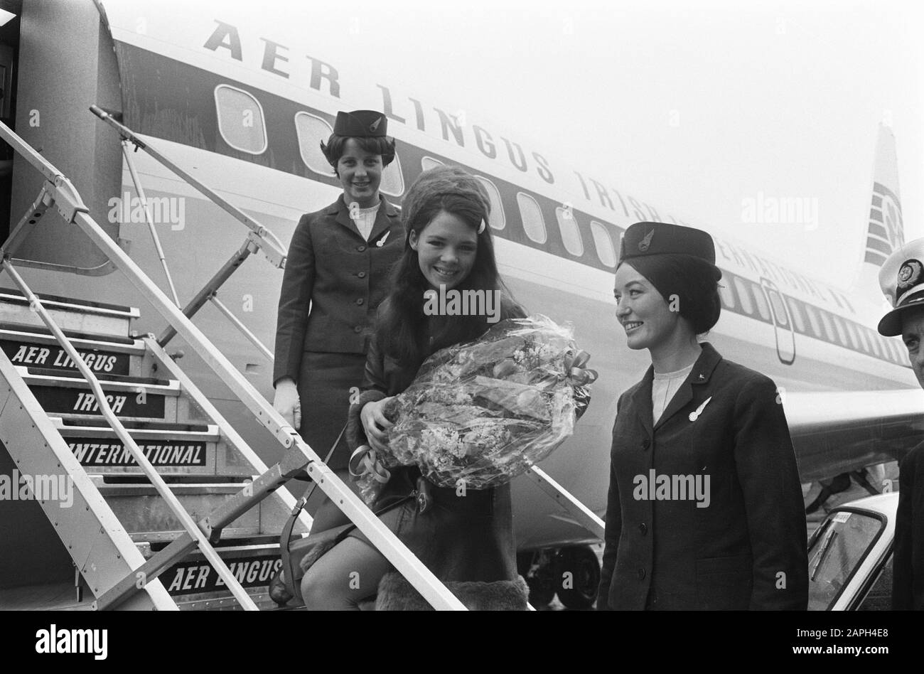 Dana, winner Song Contest departs for Schiphol Date: 23 March 1970 Location: Noord-Holland, Schiphol Keywords: SONG FESTIVES, winners Personal name: Dana Stock Photo