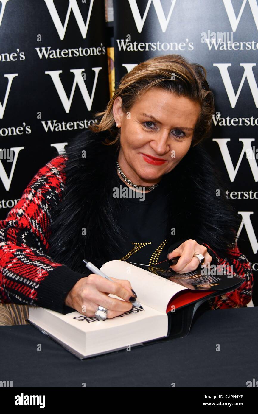 London, UK. 23rd Jan, 2020. Kimberley Chambers, British bestselling author signs copies of her new book Queenie, about an East End mother who wants to be known as a legend, at Waterstones, Leadenhall Market London, UK - 23 January 2020 Credit: Nils Jorgensen/Alamy Live News Stock Photo