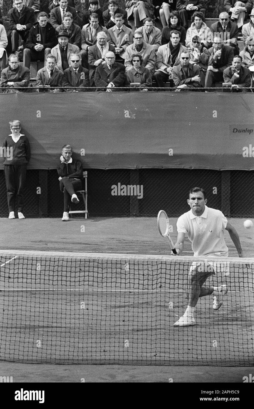 Davis Cup Netherlands against Hungary, Tom Okker against Gulyas, action Date: May 1, 1964 Location: Hungary, Netherlands Keywords: tennis Personname: Okker, Tom Stock Photo