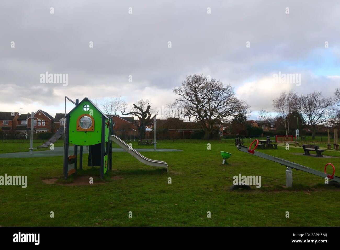 https://c8.alamy.com/comp/2APH5MJ/ipswich-suffolk-23-january-2020-oak-meadow-childrens-playground-in-kesgrave-deserted-on-a-wet-and-dreary-weekday-2APH5MJ.jpg