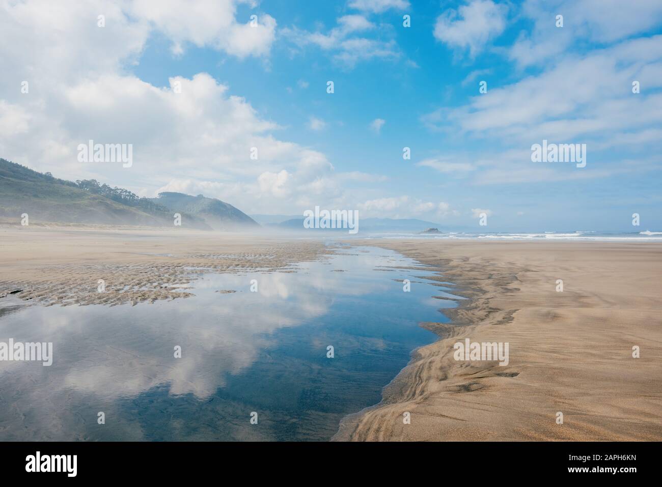 Empty sandy beach sea hi-res stock photography and images - Alamy