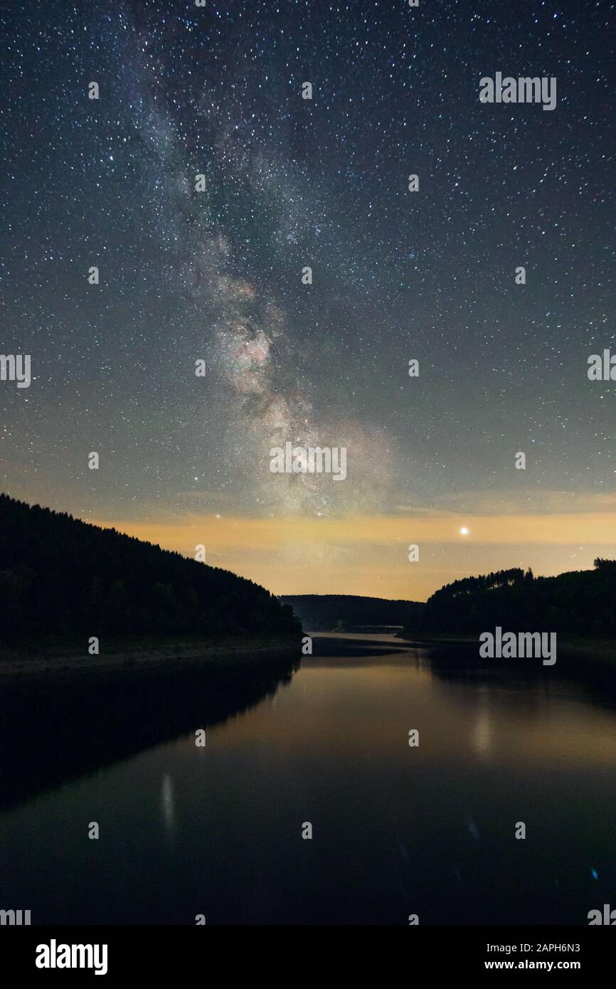 Milky way over mountains and lake hi-res stock photography and images ...