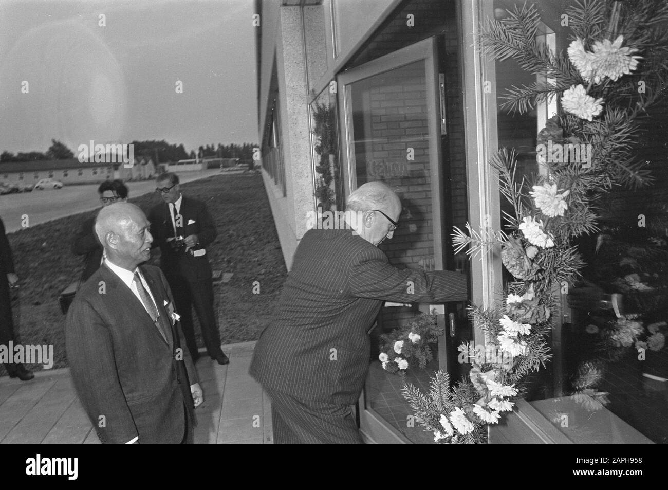 Opening of the Canon building by Mayor Samkalden Description: The mayor performs the opening act of the Canon building, accompanied by Mr. Mitarai (General Director) Date: 25 September 1968 Location: Amsterdam, Noord-Holland Keywords: mayors, directors, buildings, openings Personal name: Samkalden, Ivo Stock Photo