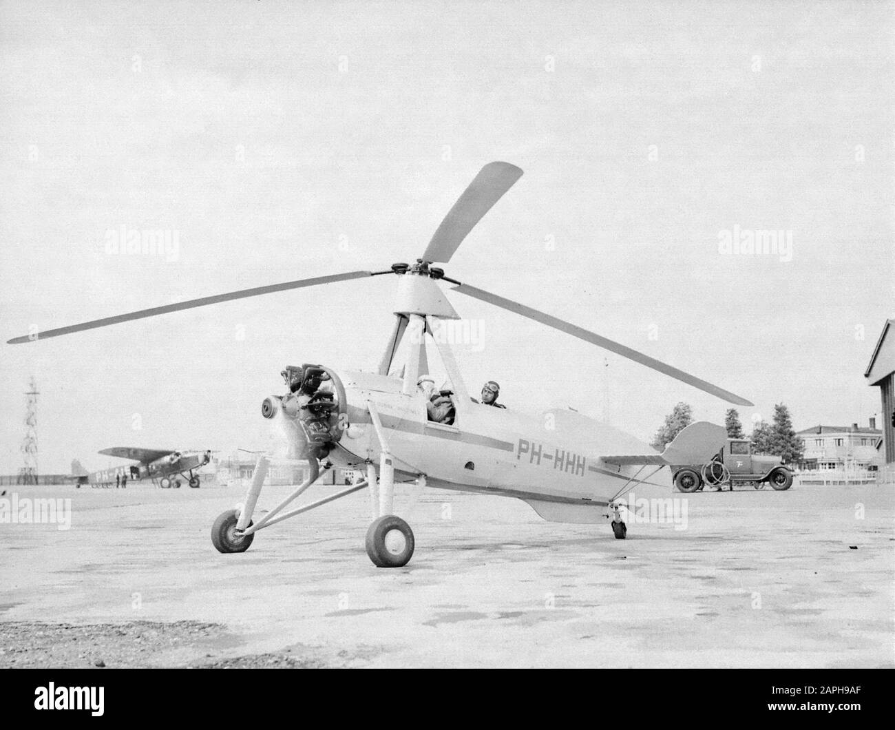 National Aviation School Holland Description: De Cierva autogiro PH-HHH nicknamed the 'Donna Dulcinea' of the Dutch Aviation School at the Rotterdam airport Waalhaven, owned by sports aviator Jacob Mees. The aircraft was in demand for demonstrations at aviation shows Annotation: The Dutch Aviation School was located in Rotterdam Waalhaven and Amsterdam Schiphol Date: 1935 Location: Rotterdam Keywords: autogiro, special aircraft, aviation shows, pilots, flight training Personal name: Cierva, Juan de Stock Photo