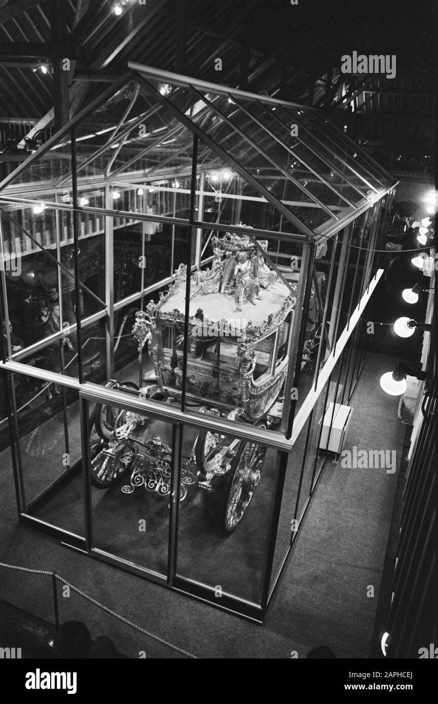 Prins Bernhard opens Nail exhibition in Lips Autotron Description: The Golden Carriage exhibited in a glass cage; it is the first time that the carriage is made available for exhibition Date: 4 April 1977 Location: Drunen, Noord-Brabant Keywords: openings, exhibitions Institution name: Gouden Carriage, Lips Autotron Stock Photo
