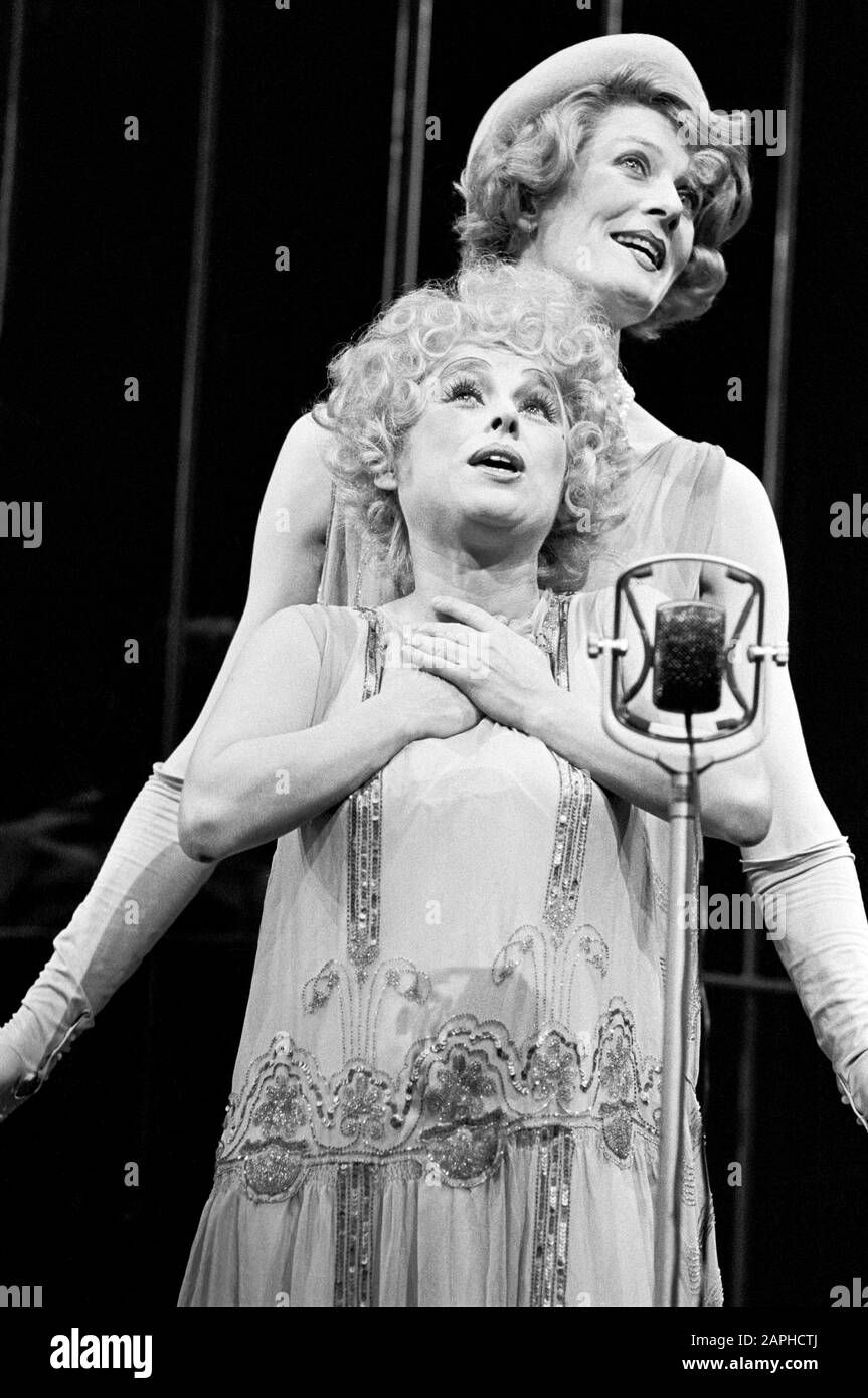 Vanessa Redgrave (Polly Peachum) and Barbara Windsor (Lucy Brown) in THE THREEPENNY OPERA by Bertolt Brecht and Kurt Weill directed by Tony Richardson at the Prince of Wales Theatre, London in 1972                       Vanessa Redgrave, actress and political activist, born in London in 1937. Redgrave and Richardson were married from 1962 to 1967, and had two daughters, Natasha and Joely Richardson. Stock Photo