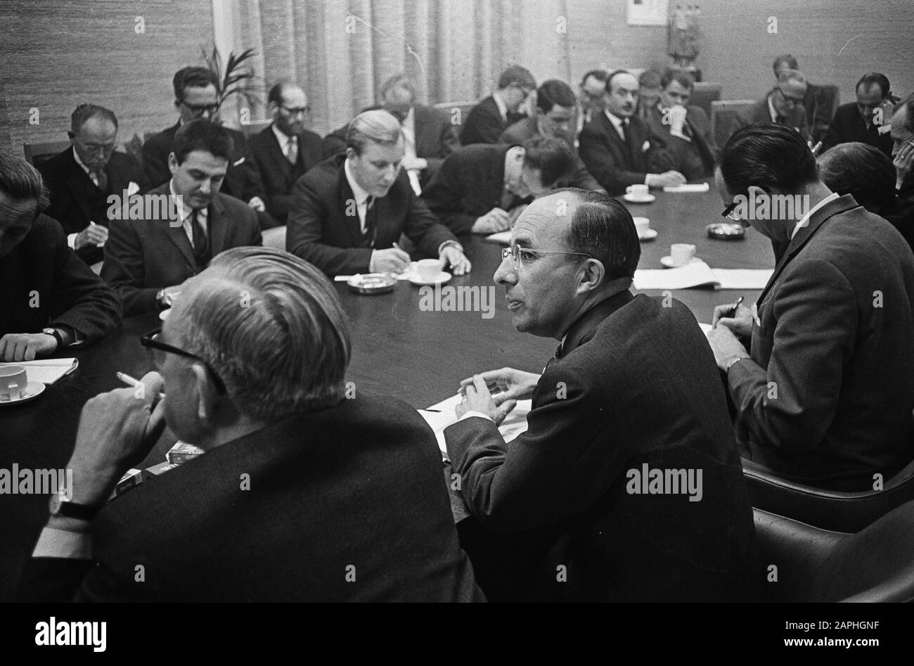 The crisis, Mr. Cals tells about his plans left Mr. Lammers