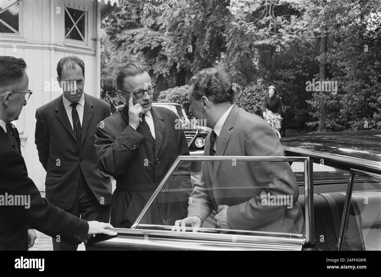 The cabinet formation. Political consultations by Minister Cals Mr. Blaisse and Minister Luns. Minister Marijnen Date: 9 July 1963 Keywords: cabinet formations Personal name: Cals, Jo, Luns, J.A.M.H., Luns, Joseph, Marijnen, Victor Stock Photo