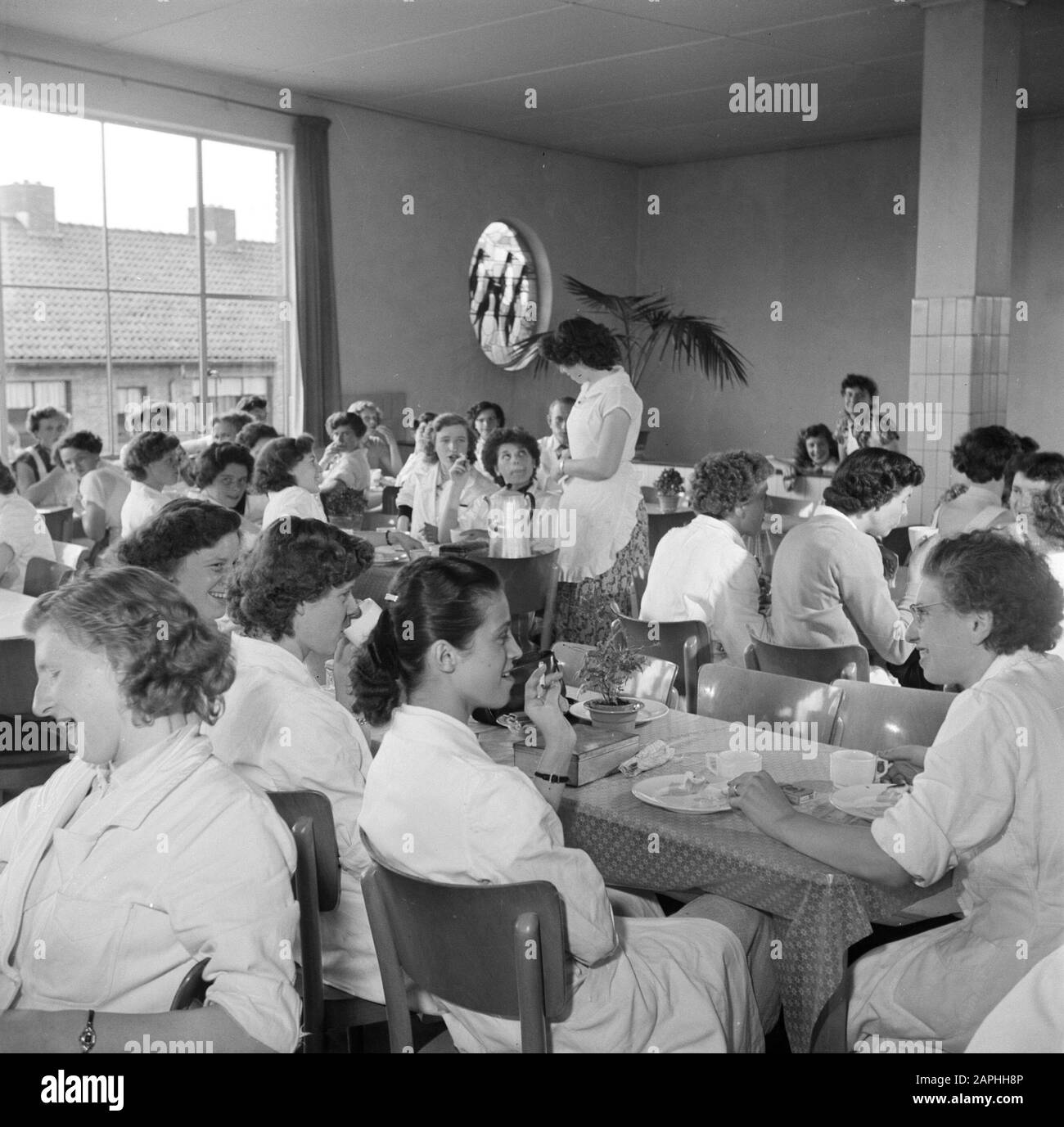 Women canteen Black and White Stock Photos & Images Alamy
