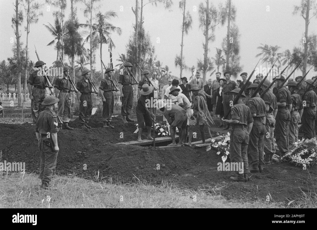 The coffin of [â¦] is lowered after the eresalvo [Someone from the Shock Troops Regiment?] Annotation: There is nothing about such a funeral in newspaper reports. On 22 May 1946 the Sergeant-Major instrumentmaker Otto Moonen of the 3-1 Regiment Shock Troops was killed. He was buried in the field of honor Candi in Semarang. The sergeants standing at the quarry stand out. Date: 1946 Location: IndonesiÃ “, Dutch-Indian Stock Photo