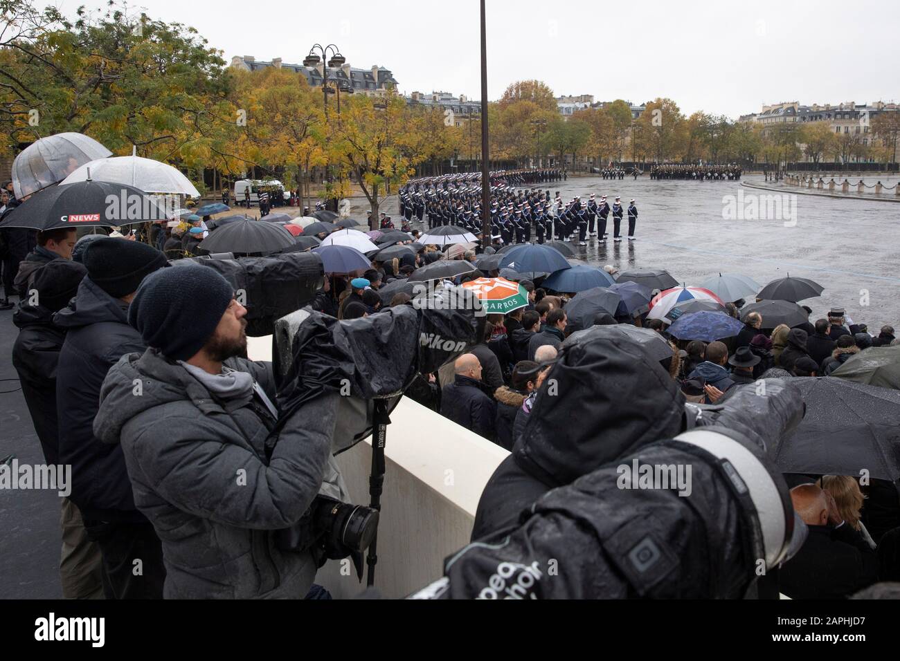 Pressefotografen  bei der 101. Jahrfeier des Waffenstillstands von 1918 am Triumphbogen. Paris, 11.11.2019 Stock Photo