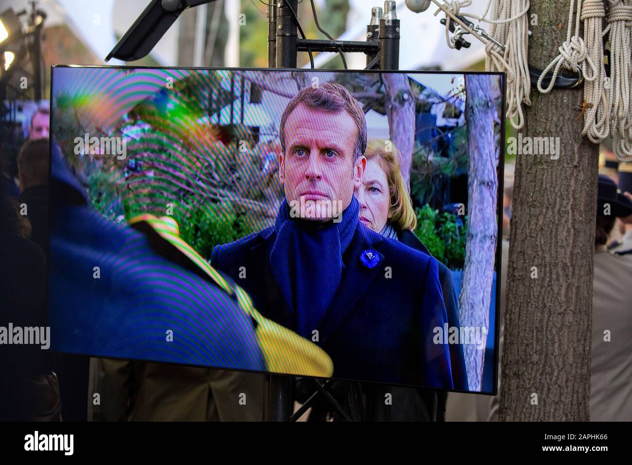 Emmanuel Macron bei der Einweihung des Kriegsdenkmals für Frankreich (OPEX) im Eugénie-Djendi-Garten im André-Citroën-Park. Paris, 11.11.2019 Stock Photo