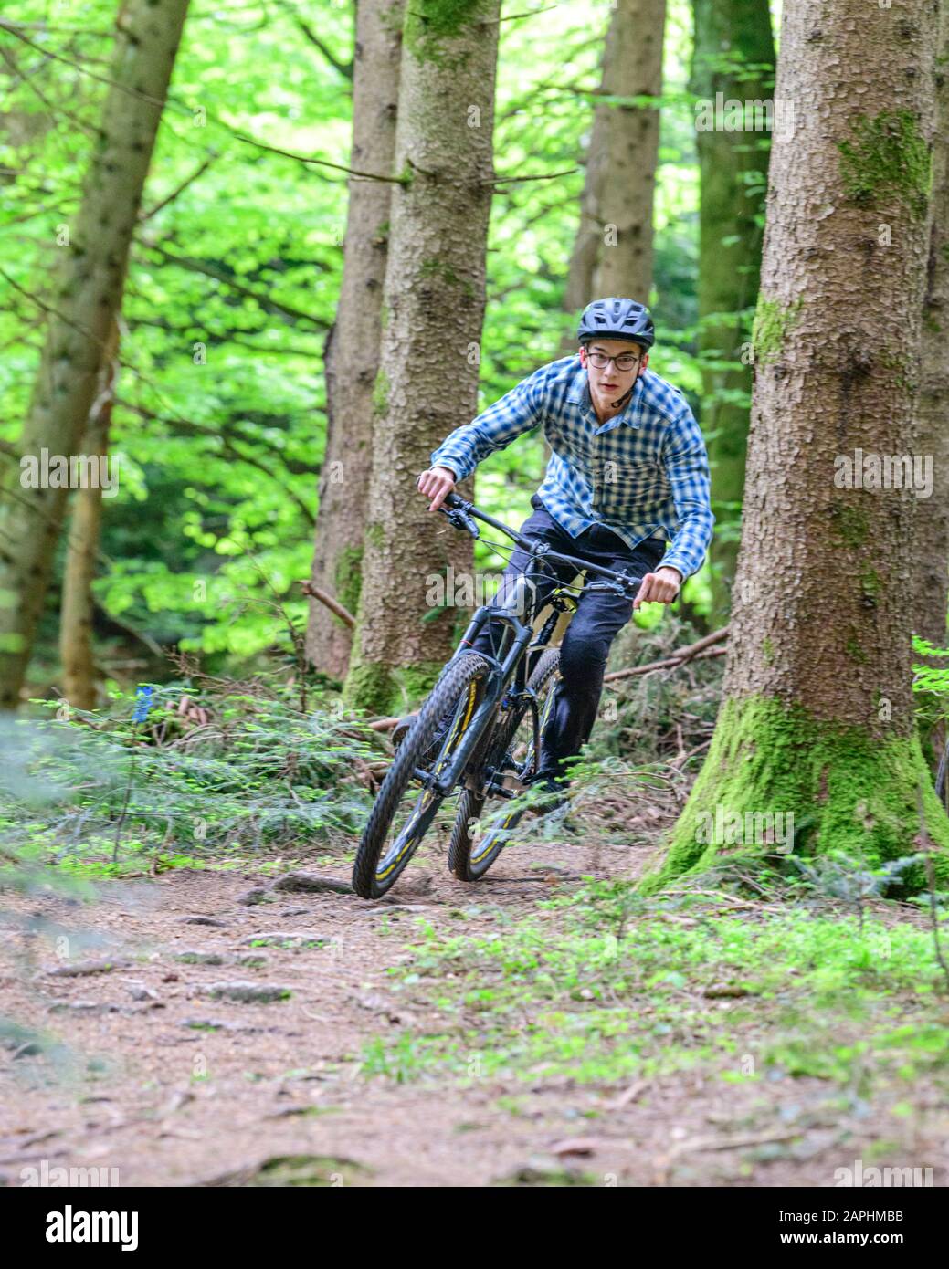 Mountainbike rider hires stock photography and images Alamy