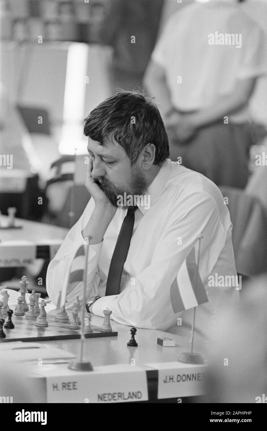 IBM chess tournament in 1969 at the RAI in Amsterdam Lajos Portisch to  board Date: July