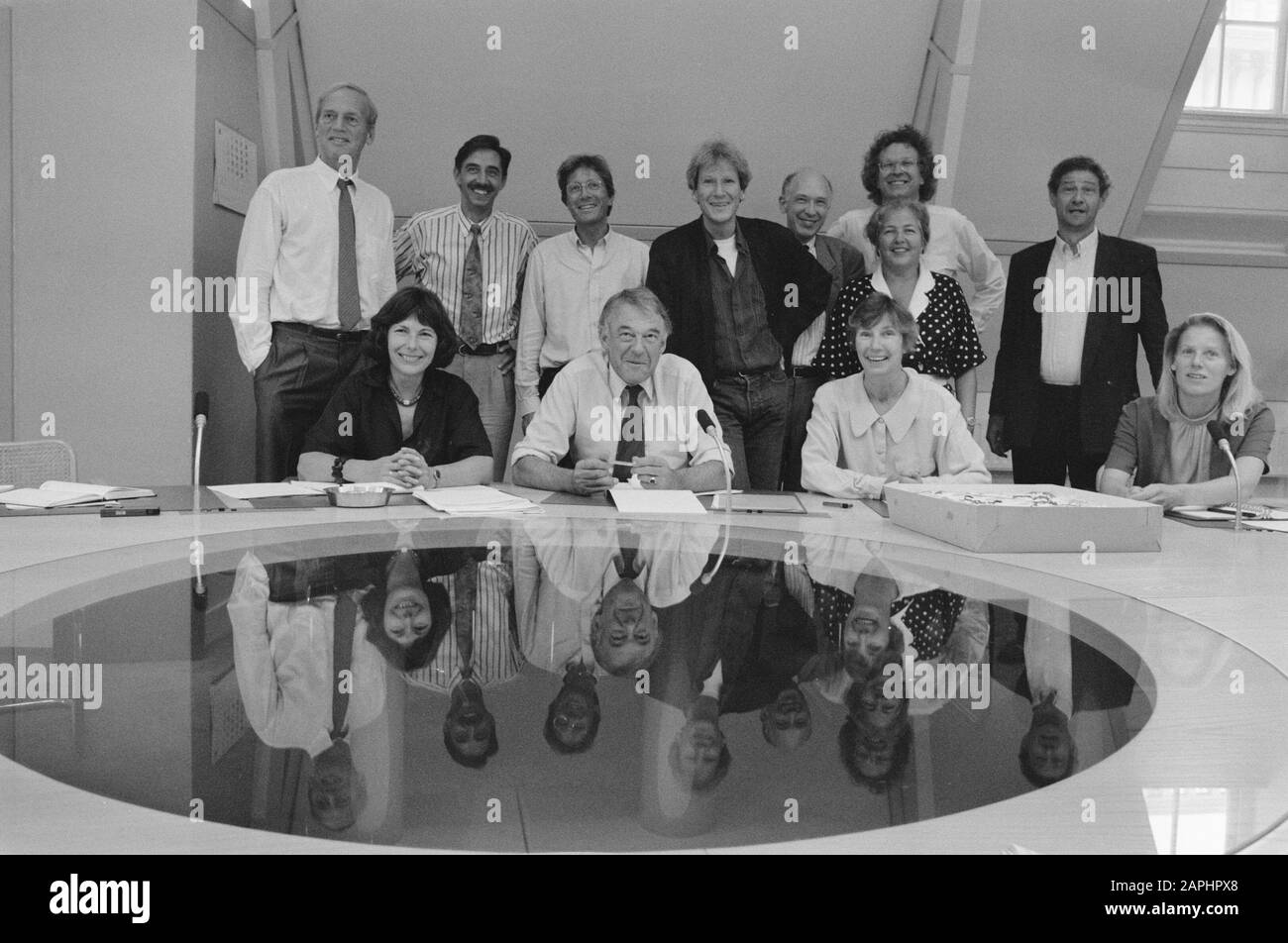 Group meetings after the parliamentary elections Description: The new D66 fraction Date: September 7, 1989 Keywords: political groups, meetings, elections Stock Photo