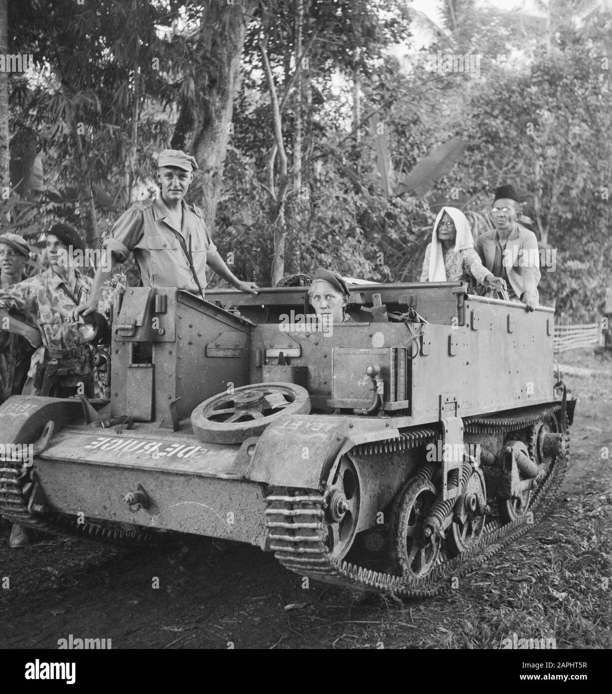 The old man and woman who were in picture 12041 in a dokar are now in a bren-carrier with Dutch sodlaten Date: September 1947 Location: Indonesia, Dutch-Indies Stock Photo