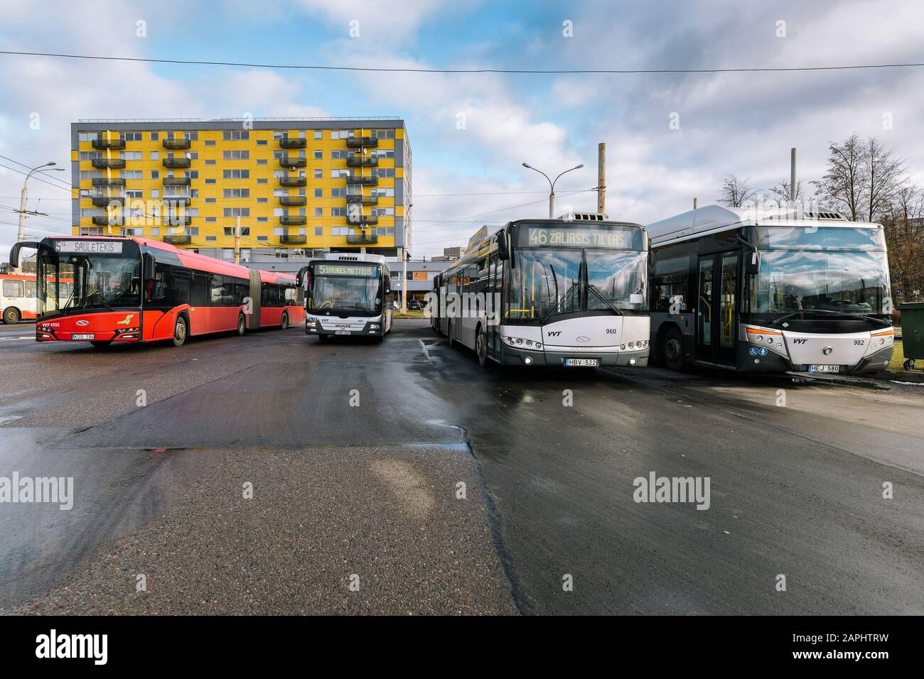 ring Telemacos slachtoffer Four buses standing in the station Stock Photo - Alamy