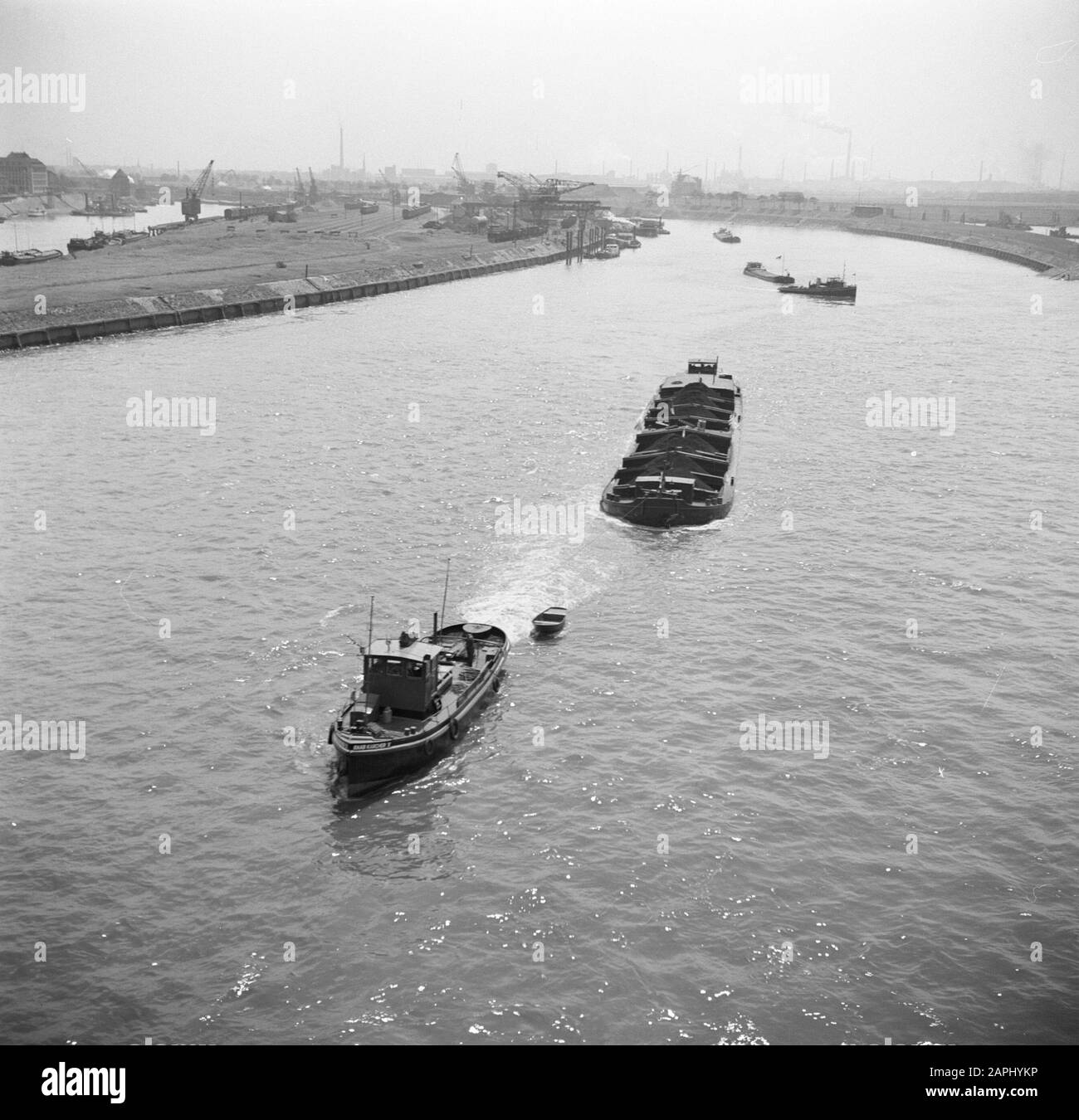 Rijnvaart, report from tug Damco 9: West Germany Description: The tug Raab  Kärcher V on the Rhine, seen from the Friedrich-Eber-Brücke Date: 1 April  1955 Location: Duisburg, Germany, West Germany Keywords: Inland