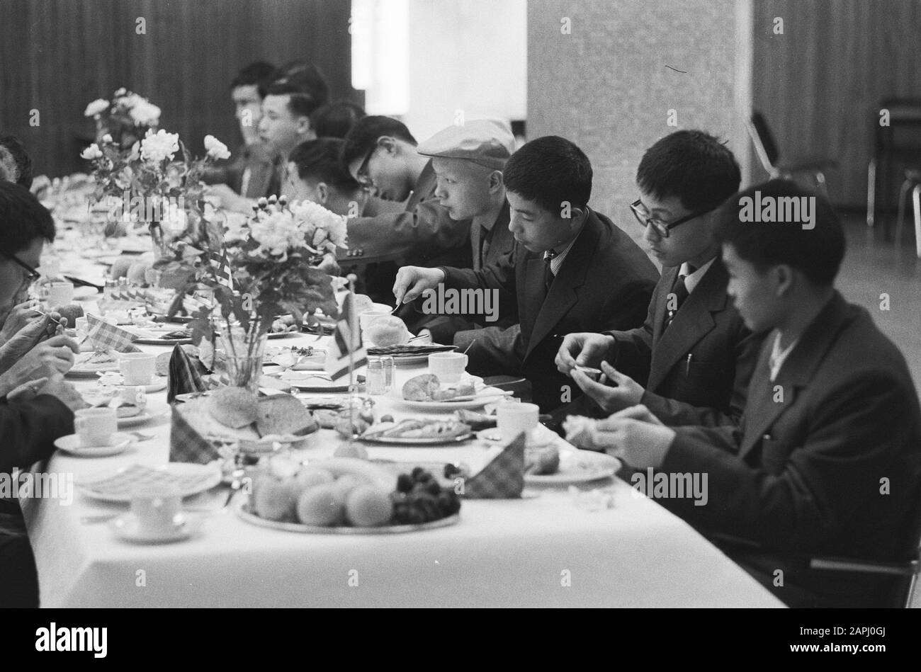 Chinese students at the Technical University of Applied Sciences in Delft Description: Students during lunch Date: 27 February 1979 Location: Delft, Zuid-Holland Keywords: colleges, lunches, students Stock Photo
