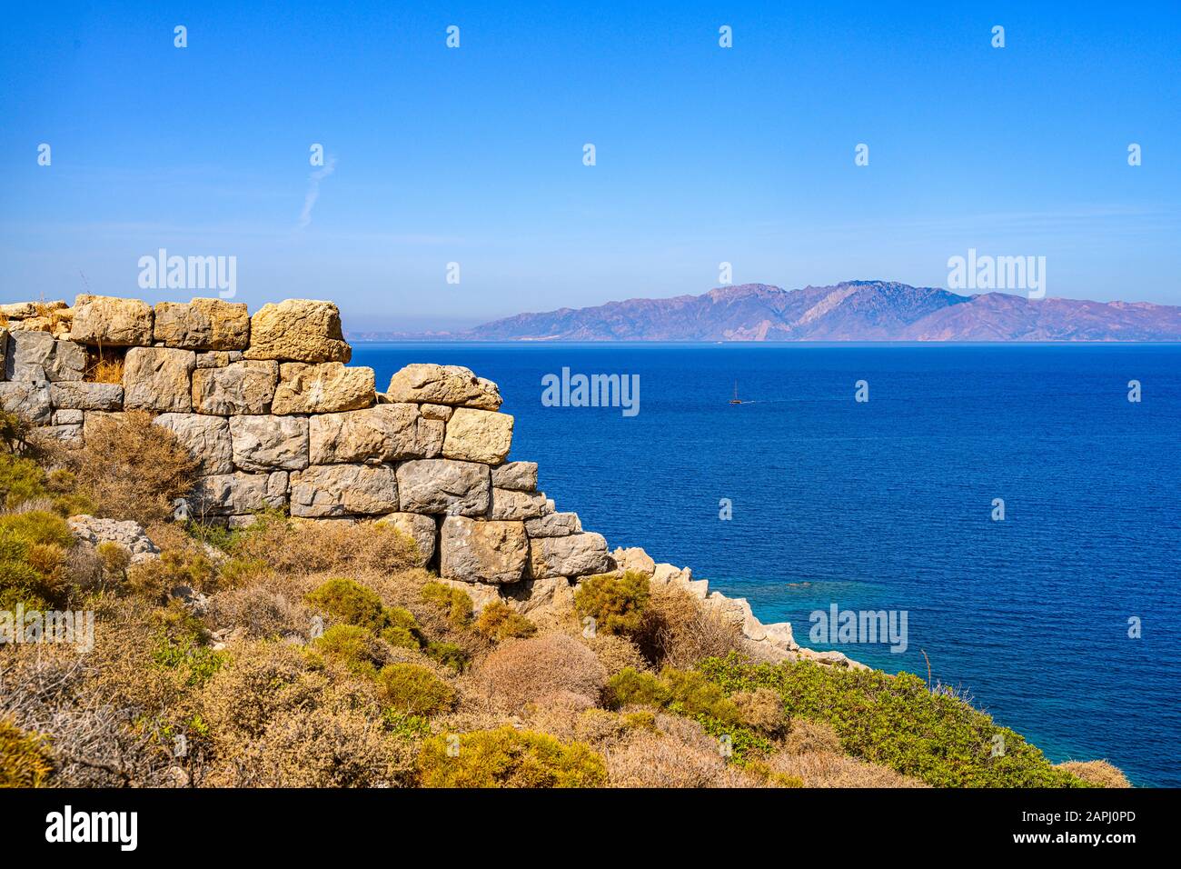 Asien Turkei Provinz Mugla Resadiye Halbinsel Datca Halbinsel Knidos Eine Antike Hafenstadt In Karien Blick Auf Die Einfahrt In Den Nordlichen Stock Photo Alamy