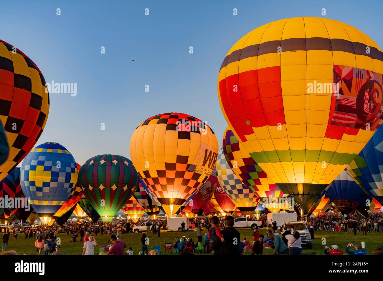 Plons valuta campus Albquerque, OCT 5: Sunset view of the famous Albuquerque International Balloon  Fiesta event on OCT 5, 2019 at Albquerque, New Mexico Stock Photo - Alamy
