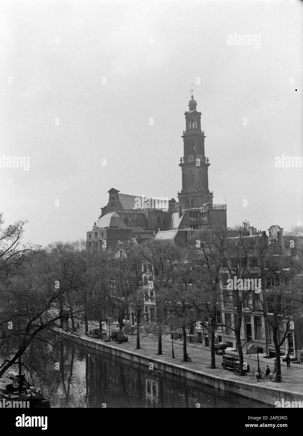 Reportage Amsterdam Description: The Westerkerk in Amsterdam with the Keizersgracht Annotation: Seen from the building of the Eerst Hollandsche Life Insurance Bank at the Keizersgracht Date: 1932 Location: Amsterdam, Noord-Holland Keywords: canals, canal houses, church buildings, city sculptures, towers Institution name: Westertoren Stock Photo
