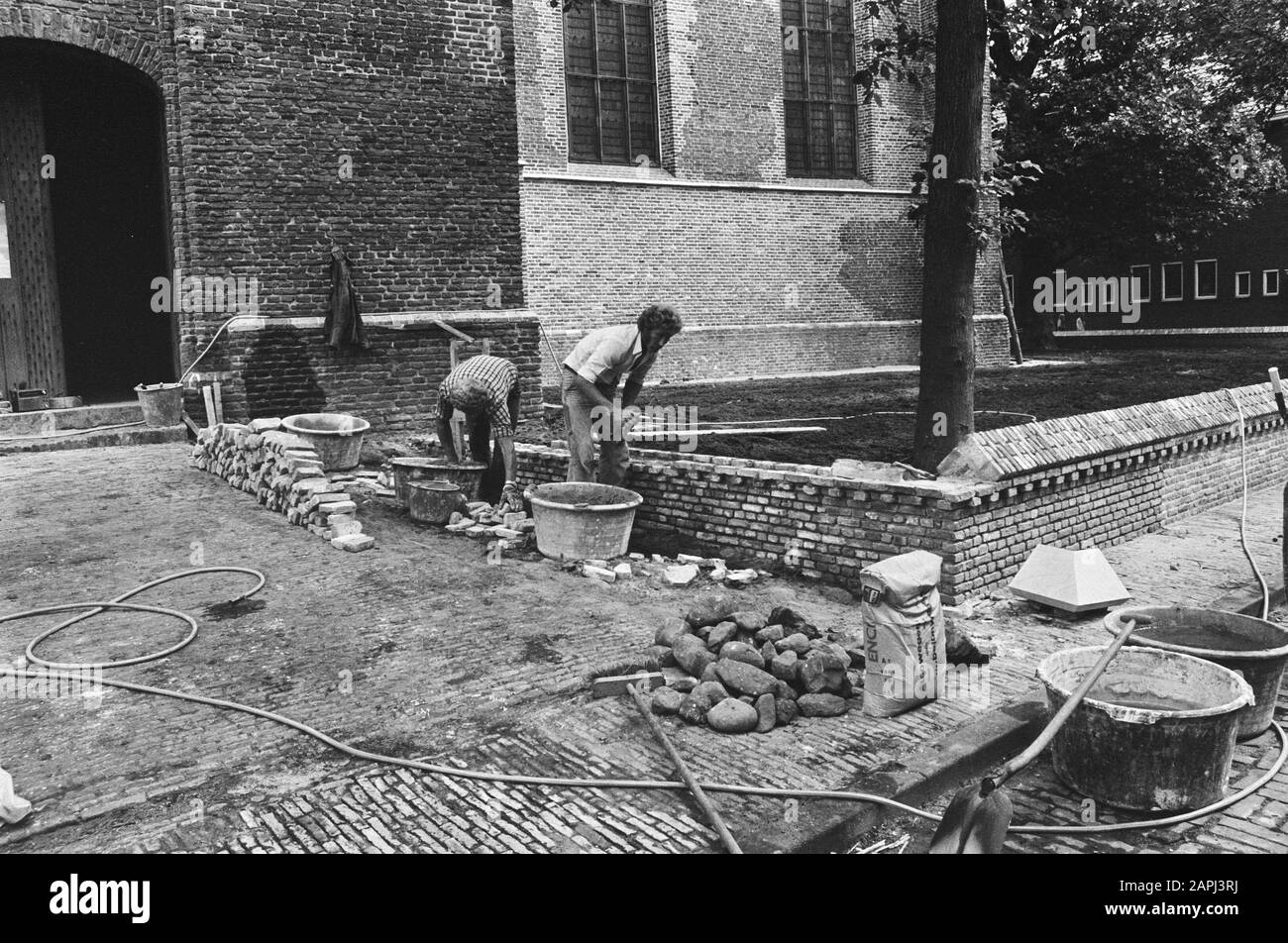 Grote Kerk van Edam restored Description: Work outside Date: 16 August 1979 Location: Edam, Noord-Holland Keywords: paving, churches, restorations Stock Photo