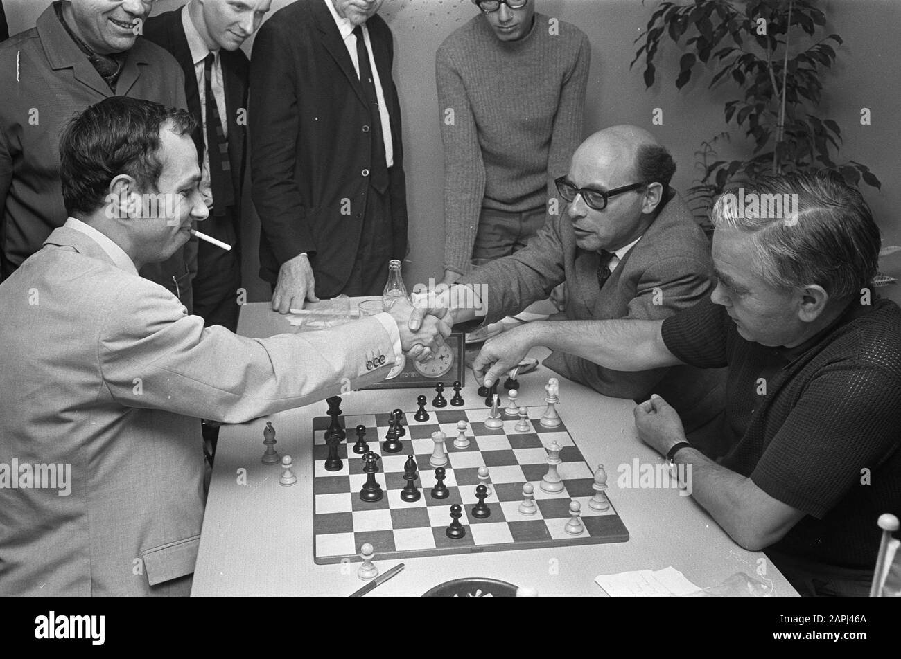 Grandmaster chess Black and White Stock Photos & Images - Alamy