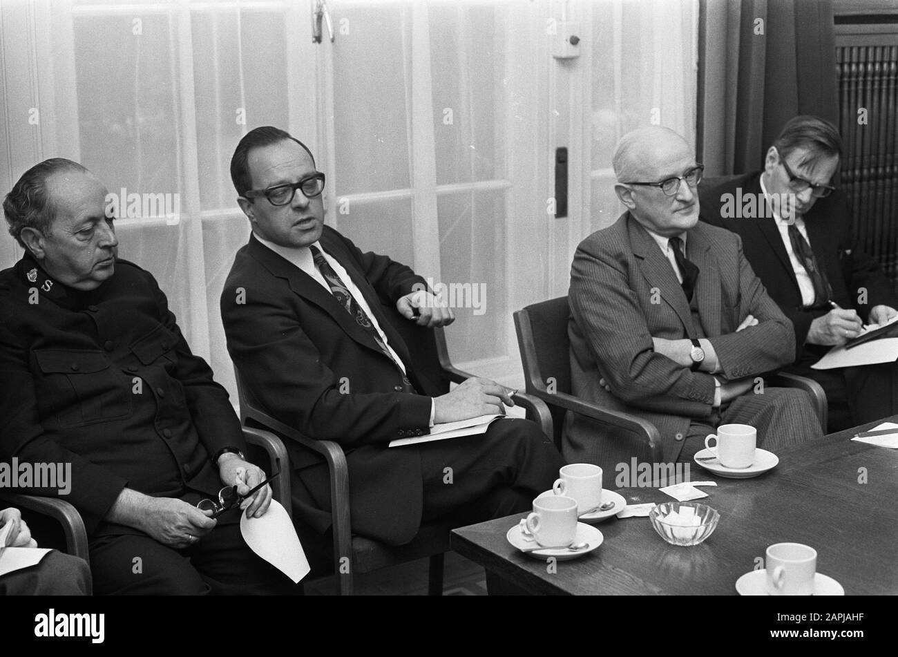 Delegation of American Council of Churches speaks with Dutch Churches about bombing in Vietnam, Fiolet (secretary) speaking, left Mast (Army des Date: January 9, 1973 Type of material: Negative (black/white) Keywords: BOMBARDMENTS, CHURKES, discussions, delegations Institution name: Council of Churches in the Netherlands Stock Photo
