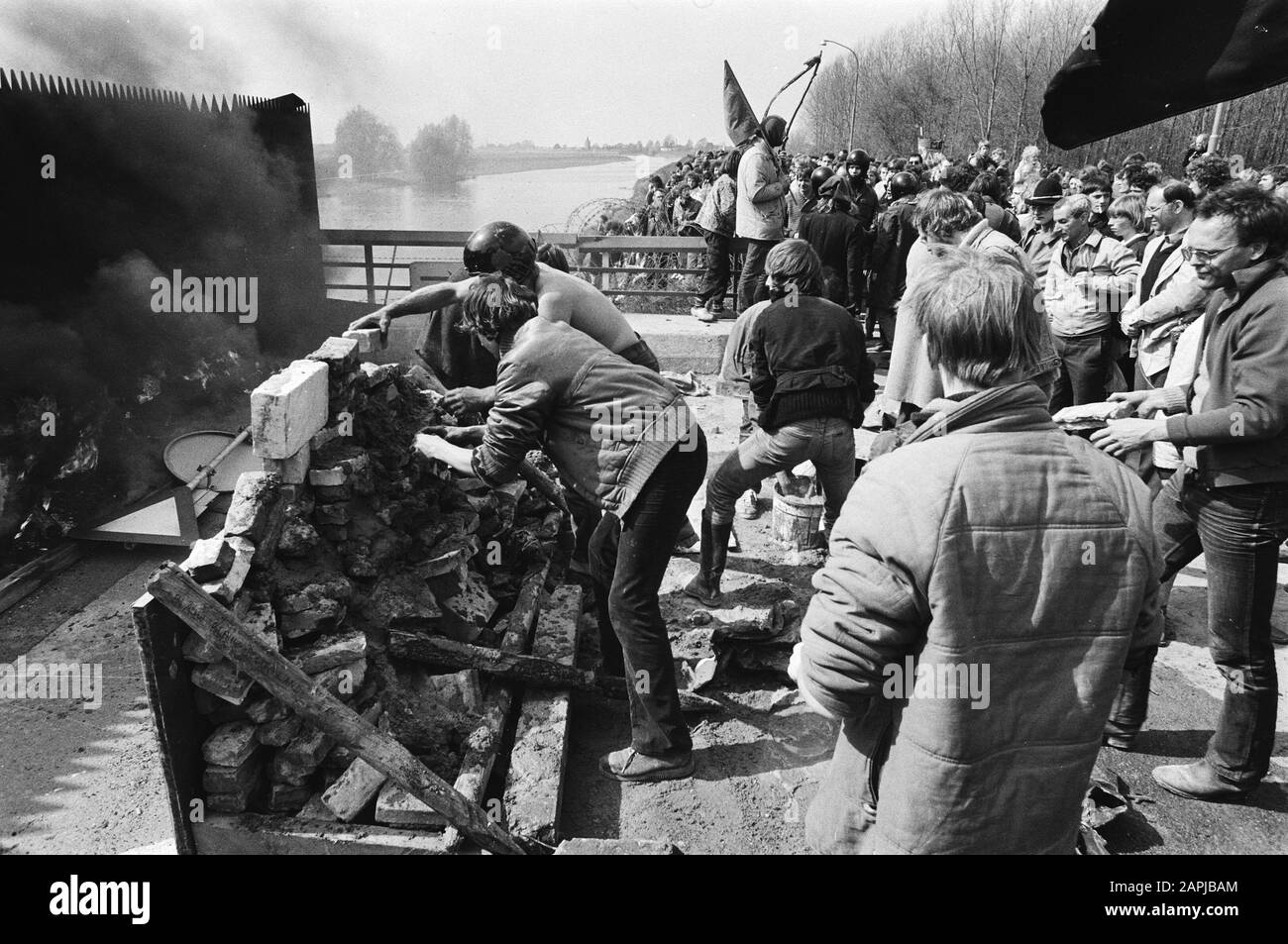 Dem. by 1500 people at the nuclear power plant Dodewaard for closure