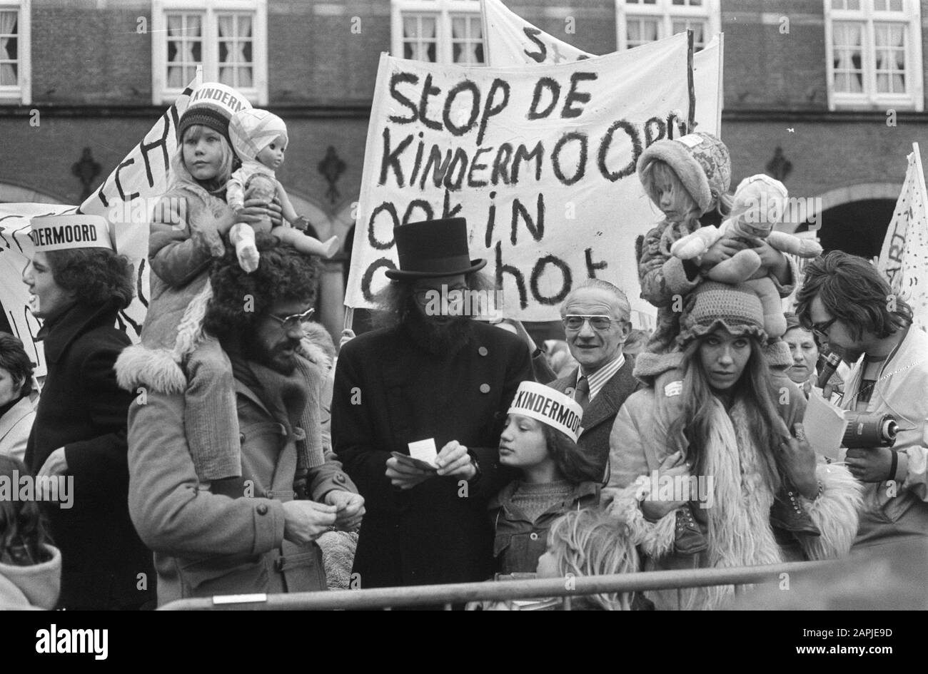 Demonstration action group Stop the Child murder at the Binnenhof Description: Protesters with banners Date: February 6, 1974 Location: The Hague, Zuid-Holland Keywords: actions, demonstrations, banners Stock Photo