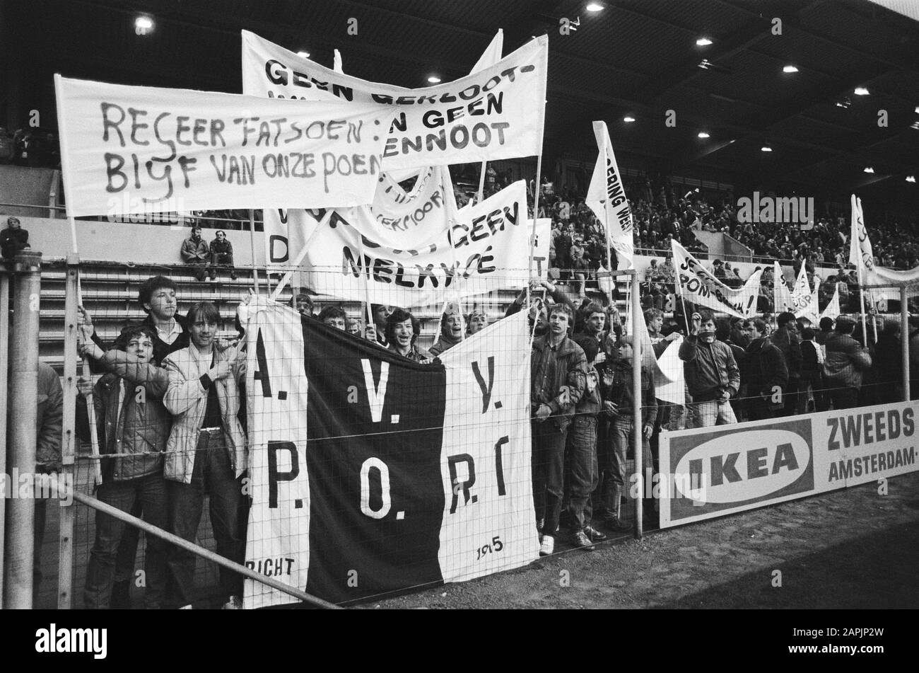 Demonstration during football Netherlands against Greece in PSV stadium against plan CRM to charge football clubs corporation tax Date: 14 April 1982 Location: Greece, Netherlands Keywords: Demonstration, sport, football Stock Photo