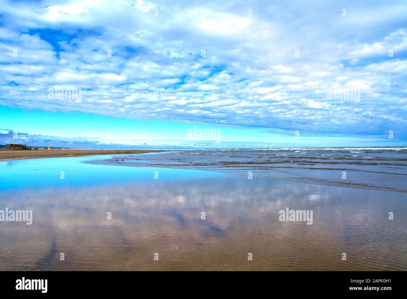 Mirror in sand hi-res stock photography and images - Page 11 - Alamy