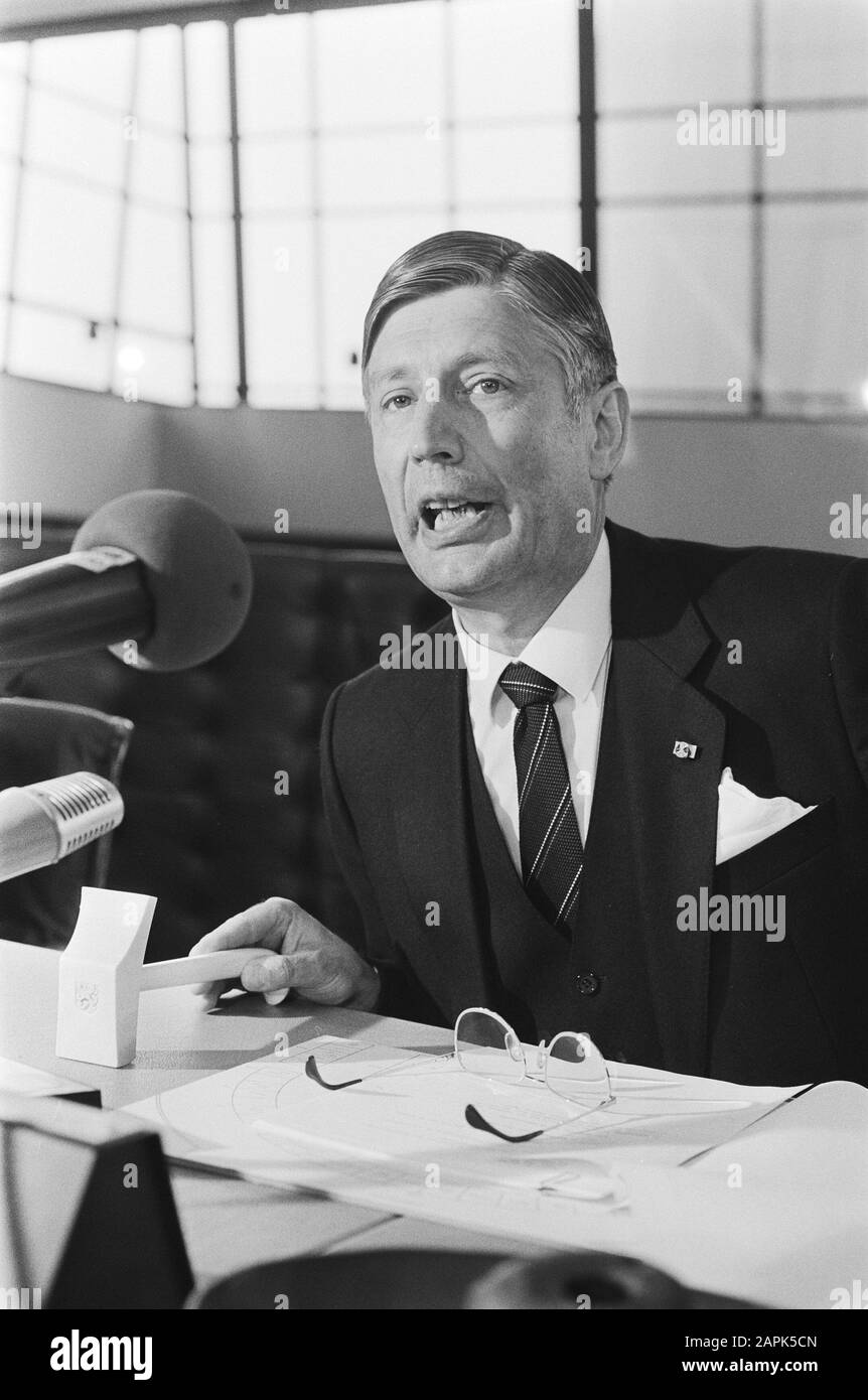 Dries Van Agt : Dries Van Agt Driesvanagt Twitter - He served as prime minister of the netherlands from 19 december 1977 until 4 november 1982.