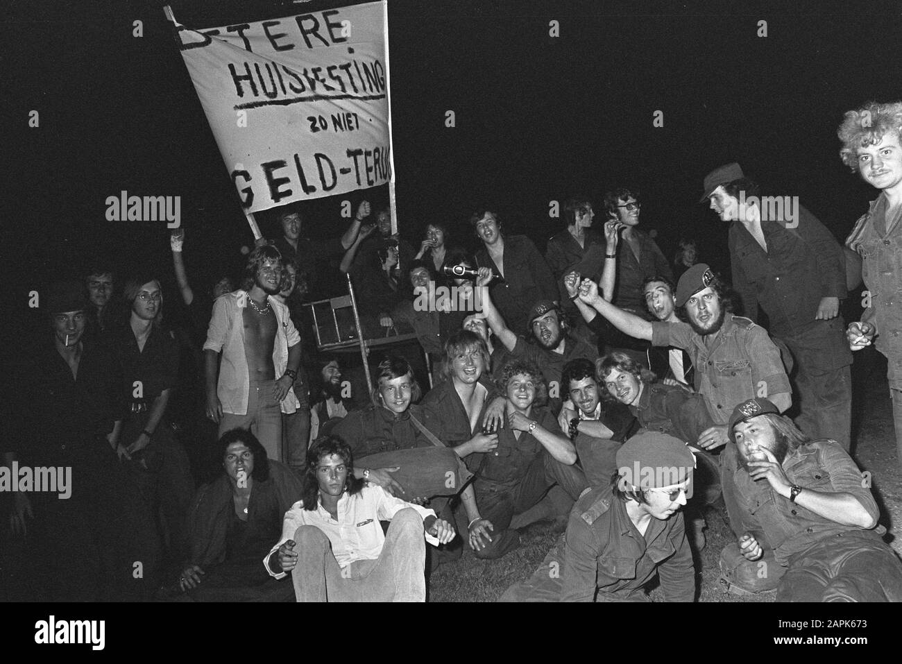 Sleeping soldiers hires stock photography and images Alamy