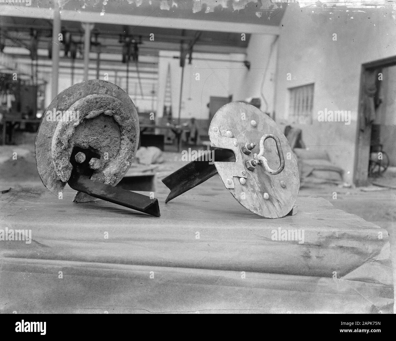 Crucible Black and White Stock Photos & Images Alamy