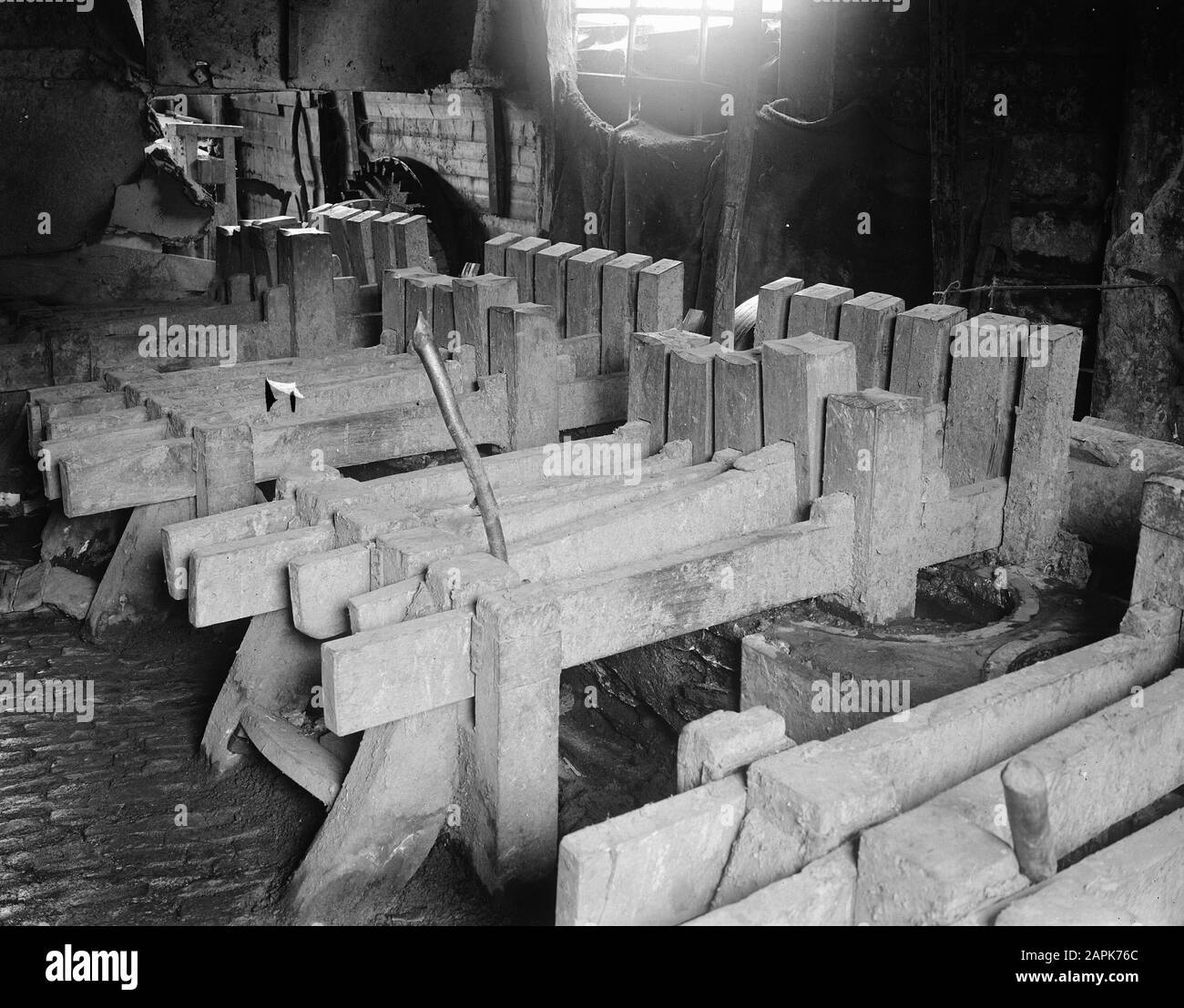 9x12 Hammerbins, paper mill Date undated Keywords Paper mills, hammer