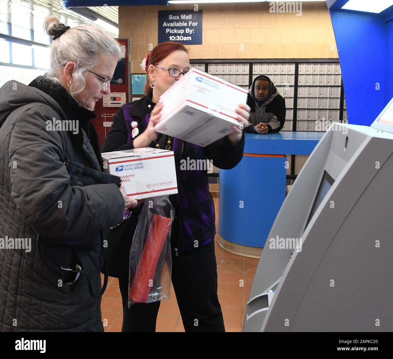 Mailing kiosk hi-res stock photography and images - Alamy