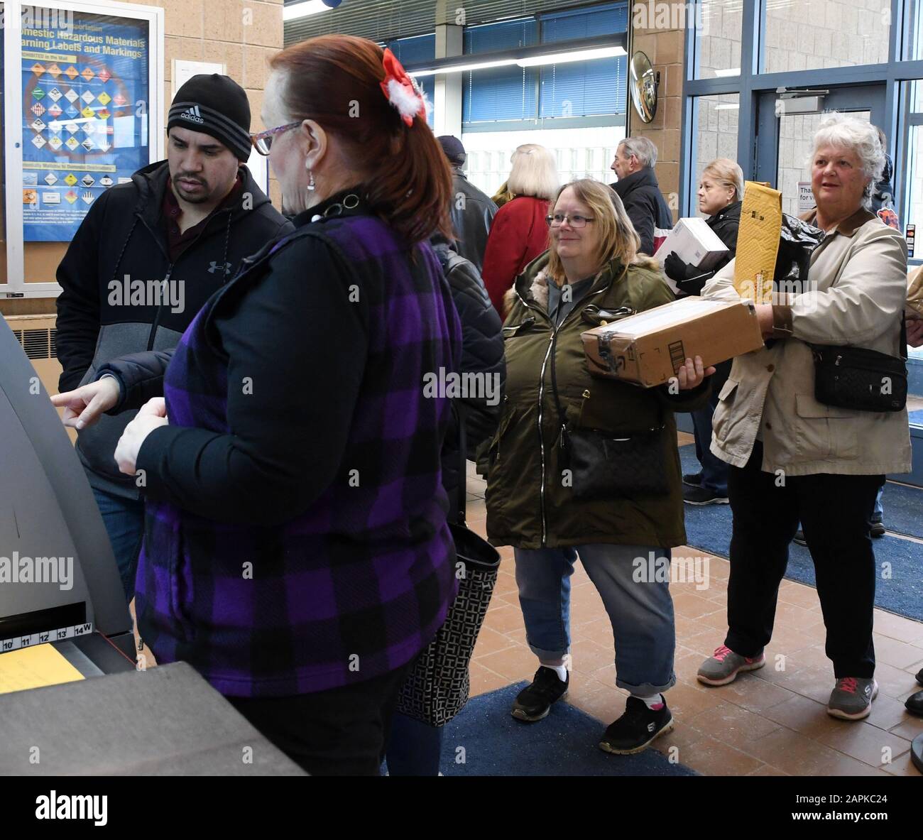 Mailing kiosk hi-res stock photography and images - Alamy