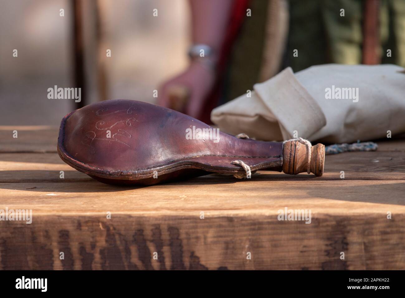 Leather drinking online pouch