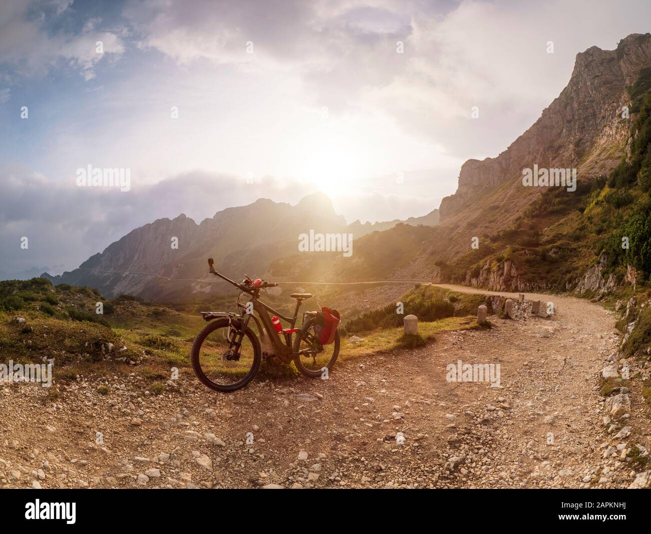 Electric mountain bike hi-res stock photography and images - Alamy