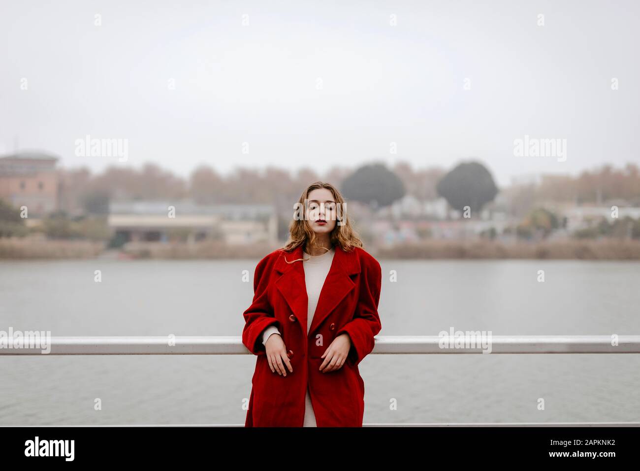 Women wearing long coats hi-res stock photography and images - Alamy