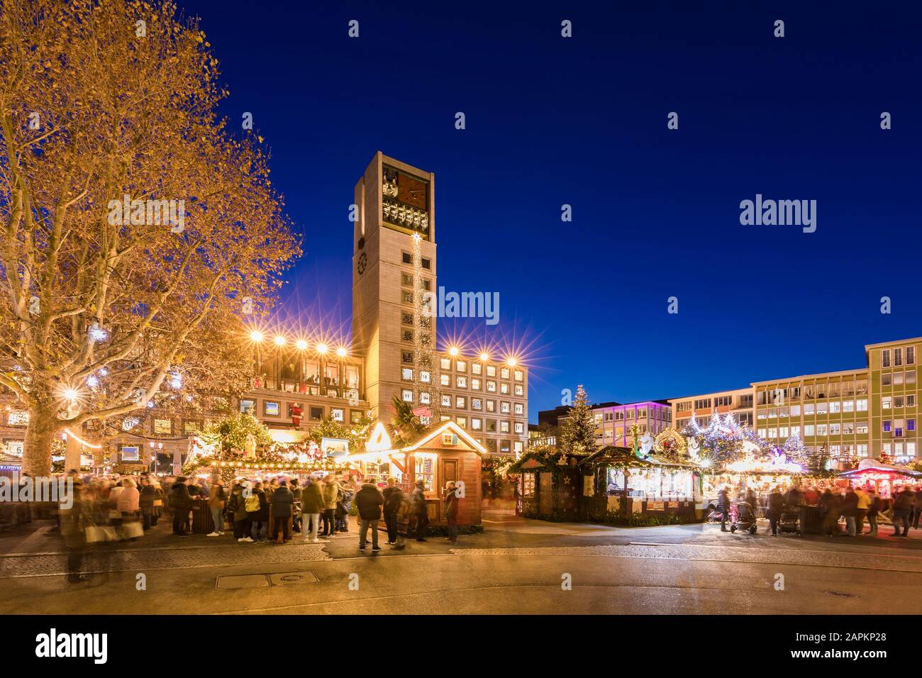 Deutschland, Baden-Württemberg, Stuttgart, Marktplatz, Rathaus, Weihnachtsmarkt, Marktstände Stock Photo