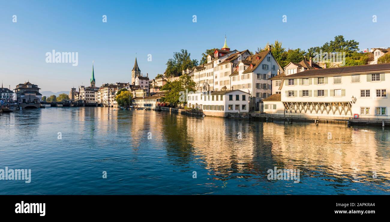 Schweiz, Kanton Zürich, Zürich, Altstadt, Limmat, Schipfe Stock Photo