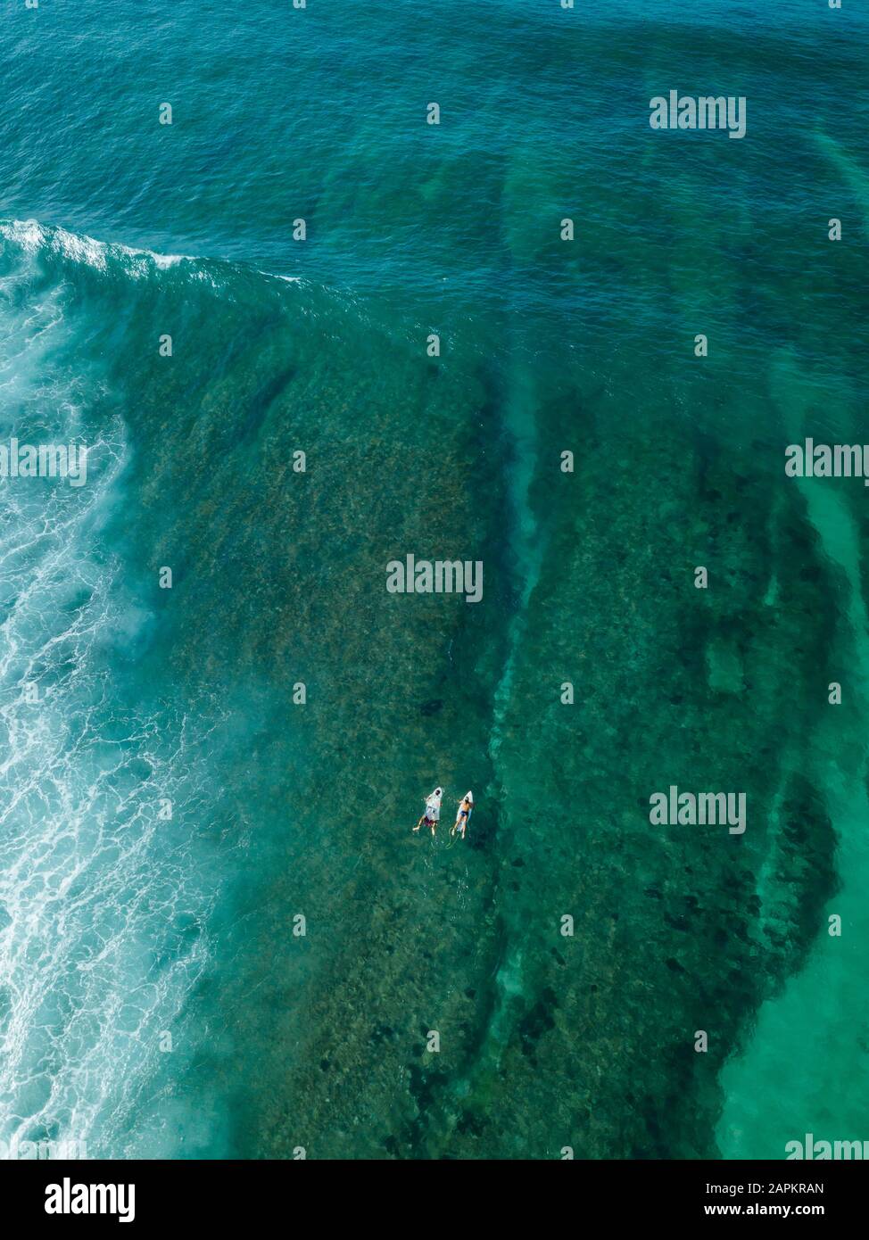 Aerial view surfers sea hi-res stock photography and images - Alamy