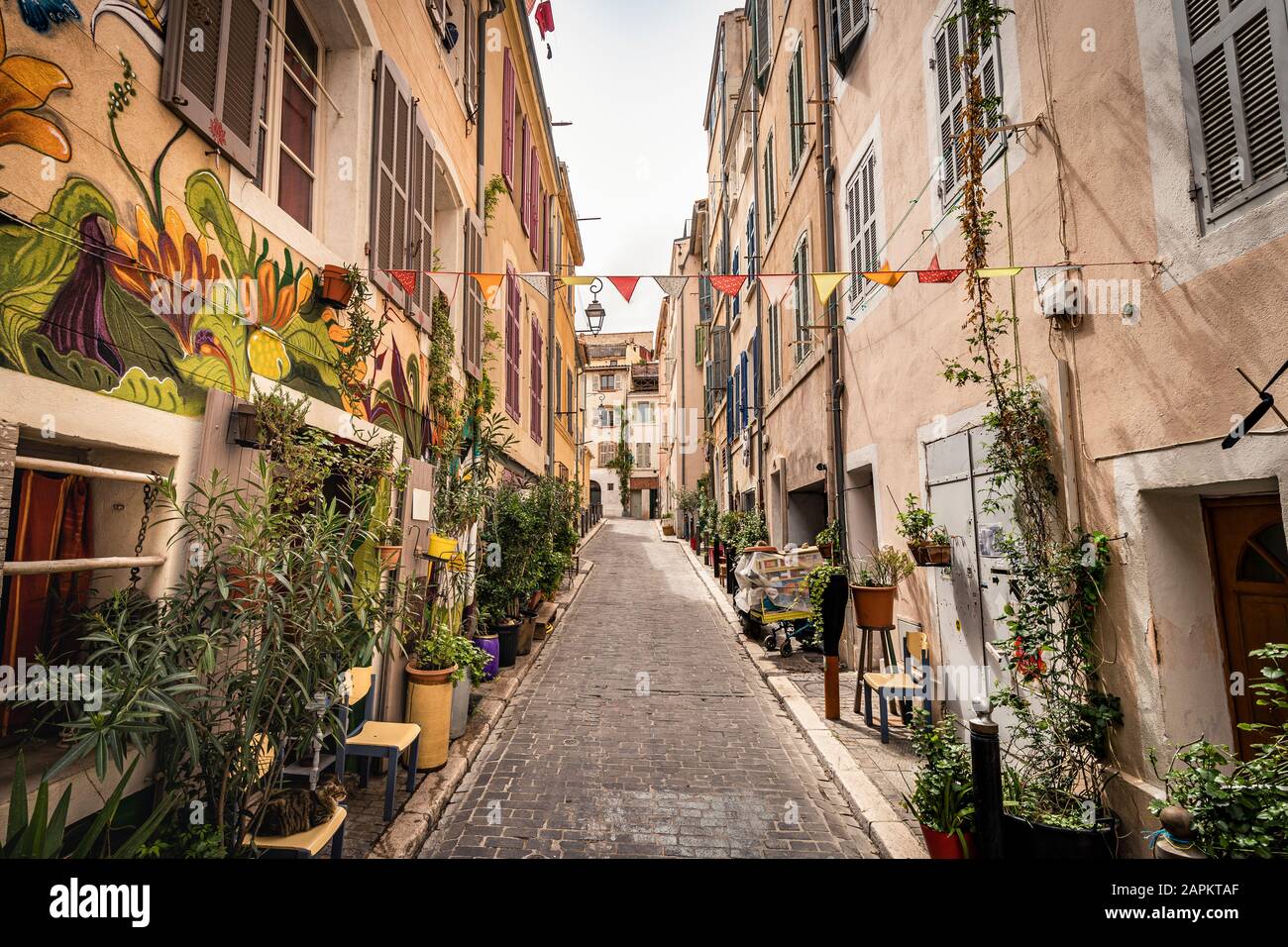 Frace, Cote d'Azur, Marseille, lanes in Le Panier Stock Photo - Alamy