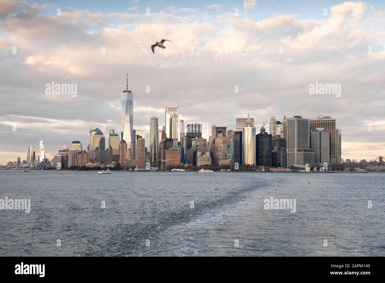 New york skyline across the hudson river hi-res stock photography and ...