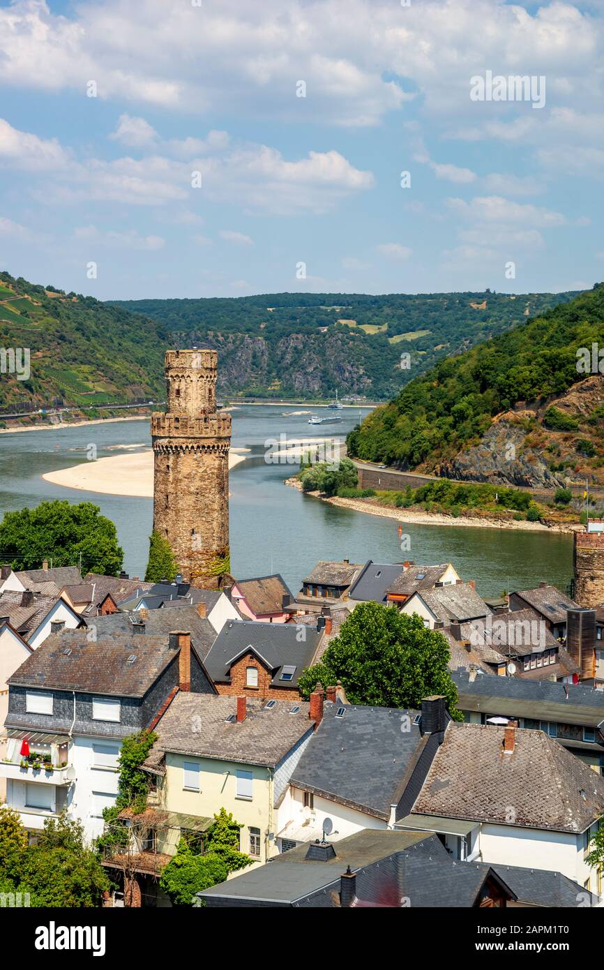 Germany, Middle Rhine Valley, Oberwesel, View of town with Rhine river and Ochsenturm Stock Photo