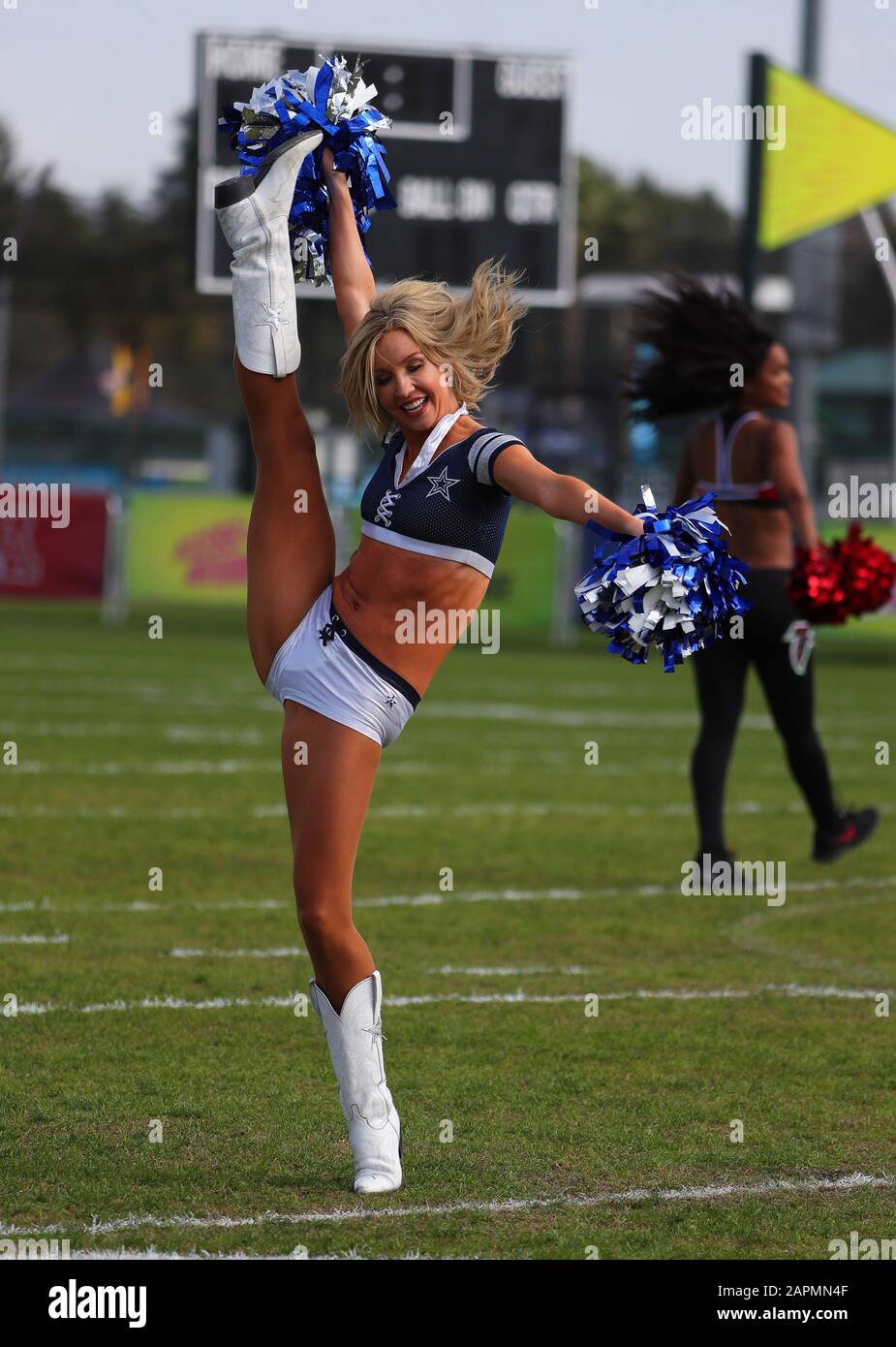 Kississimee, Florida, USA. 23rd Jan, 2020. An NFC cheerleader of the Dallas  Cowboys performs before the NFC practice, Thursday, Jan 23, 2020, in  Kississimee, Florida. (Photo by IOS/ESPA-Images) Credit: European Sports  Photographic