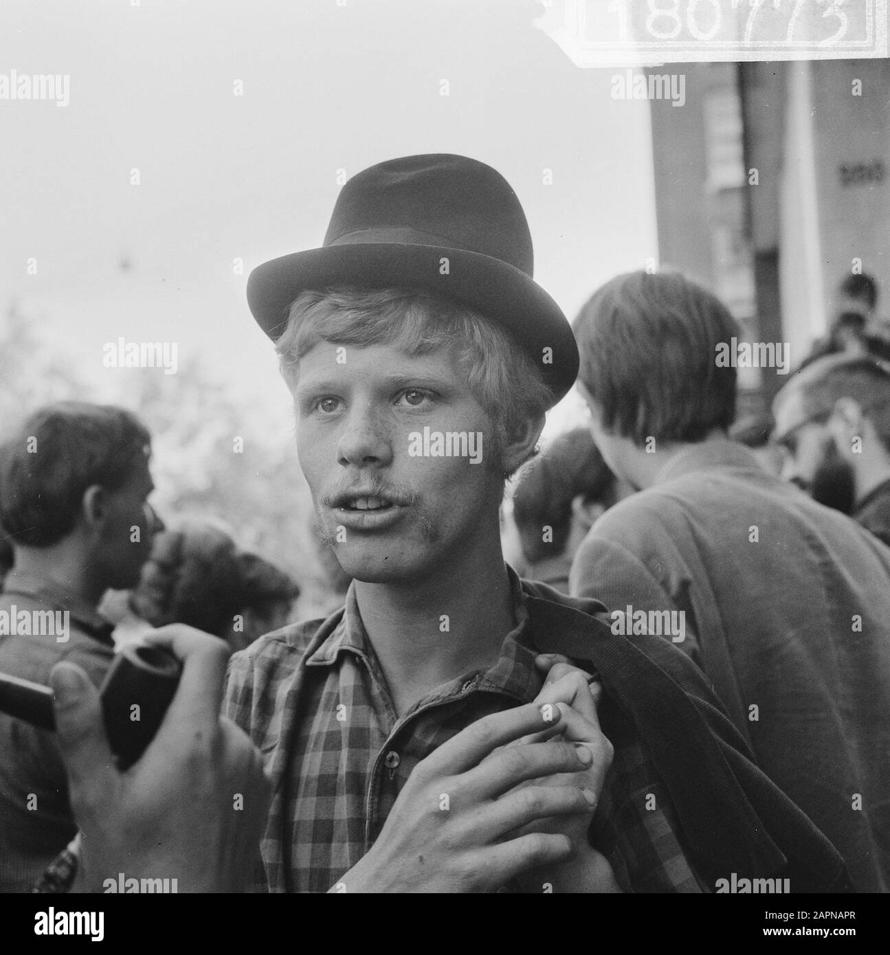 Provo's at the chief commissioner  Rob Stolk with bowler hat Date: 14 August 1965 Location: Amsterdam, Noord-Holland Keywords: campaigners, hats, police, portraits Personal name: Stolk, Rob Institution name: Provo Stock Photo